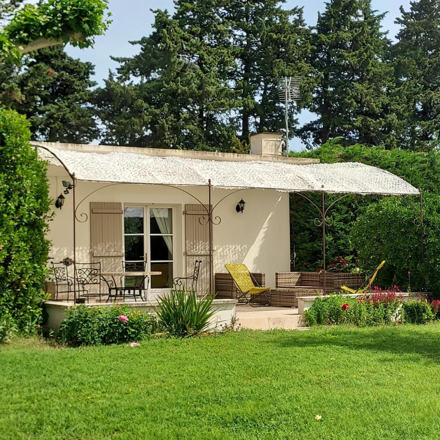 La Bastide Des Amouriers Caumont-sur-Durance Bagian luar foto