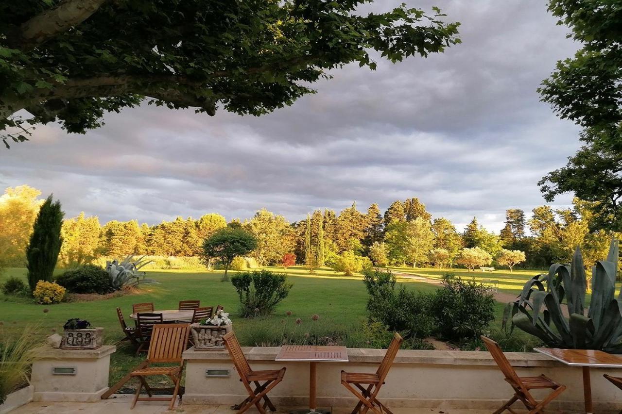 La Bastide Des Amouriers Caumont-sur-Durance Bagian luar foto
