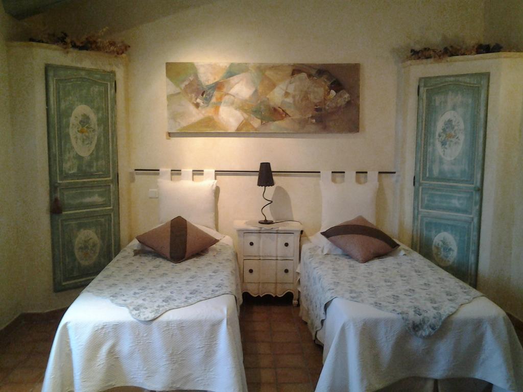 La Bastide Des Amouriers Caumont-sur-Durance Bagian luar foto
